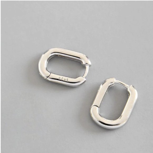 925 Sterling Silver Stud Earrings - Picture 6 of 10